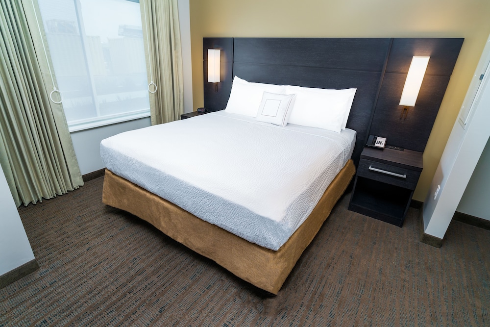 Suite, 1 Double Bed (Hearing Accessible) photo 1