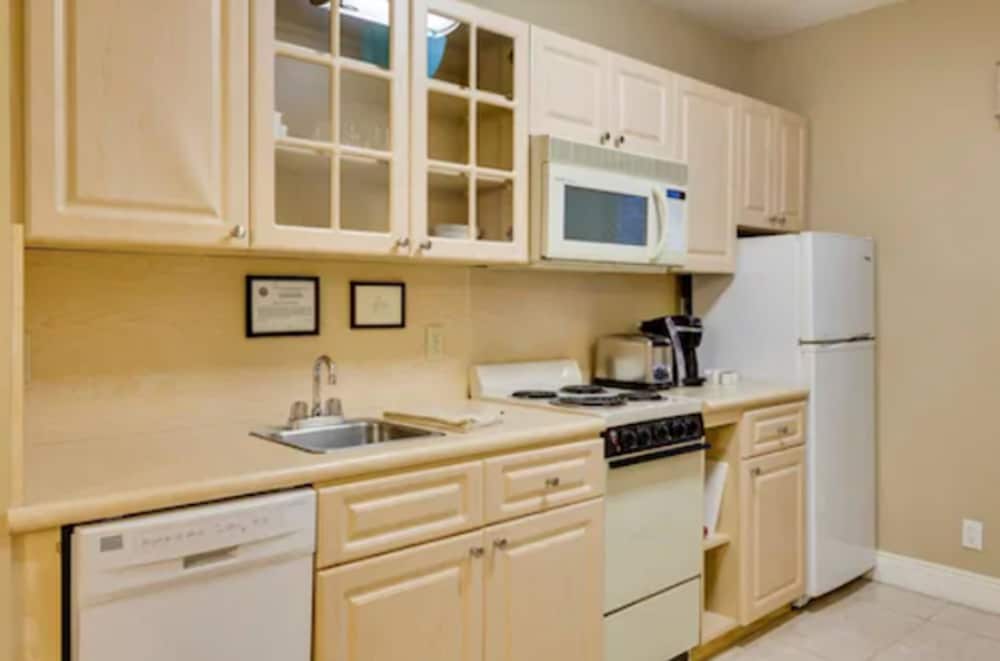 Suite, 2 Double Beds, Accessible, City View (Suite 2 Full Size Beds) - Photo 2