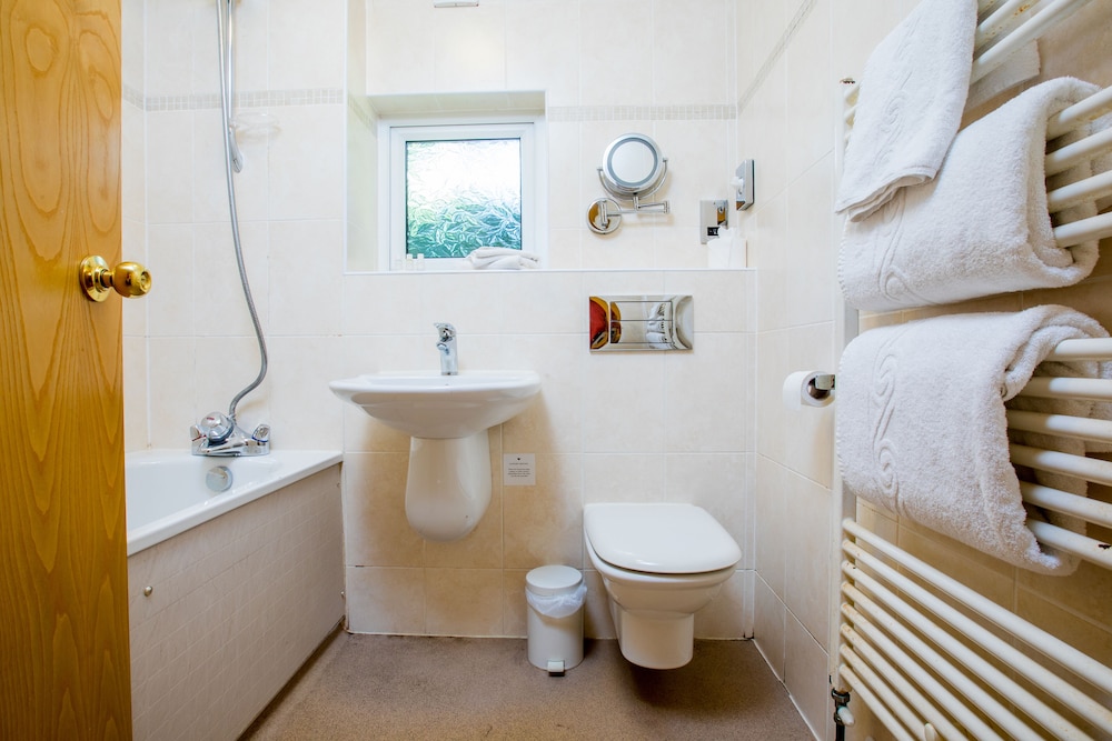 Classic Twin Room - Photo 11