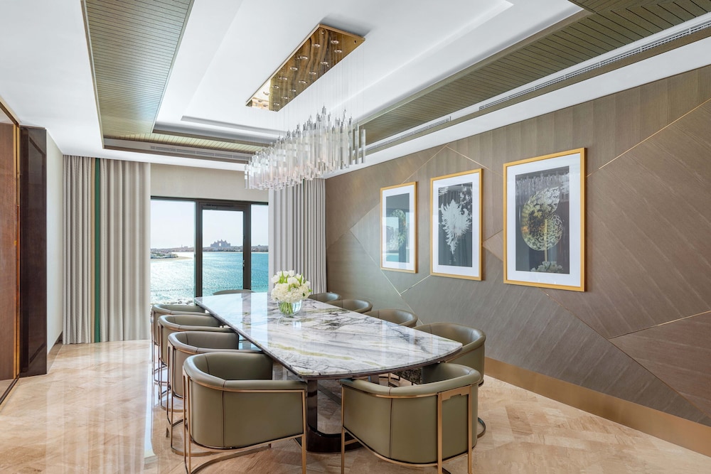 Presidential Suite Four Bedroom Sea View with Club Lounge Access