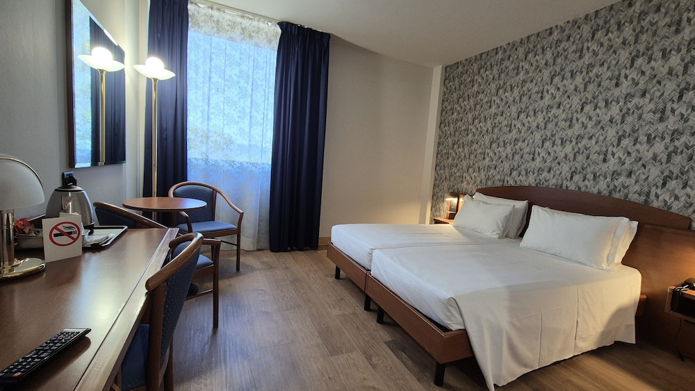 Classic Double or Twin Room - Photo 3