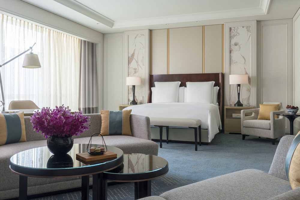 Four Seasons, Room - Photo 1