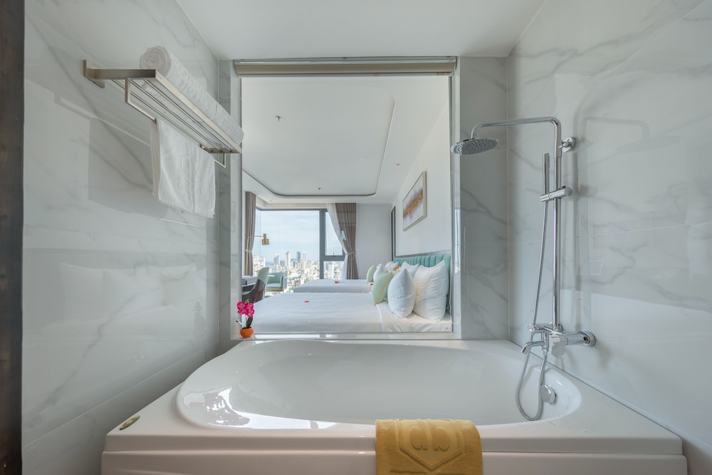 Panoramic Quadruple Room, 2 Queen Beds, Non Smoking, Ocean View photo 2