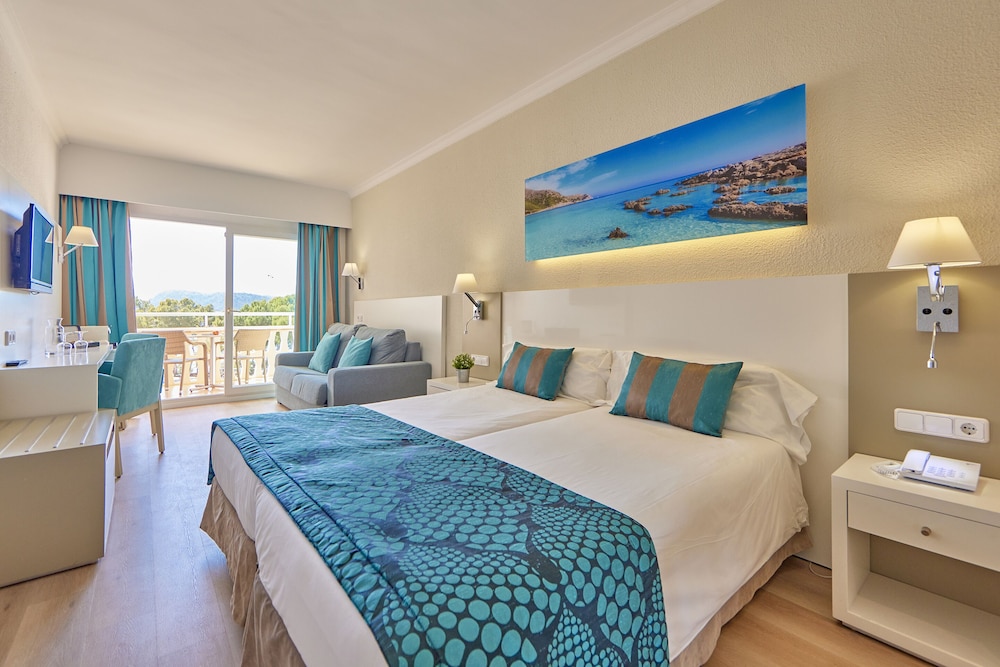 Comfort Room, Balcony, Partial Sea View