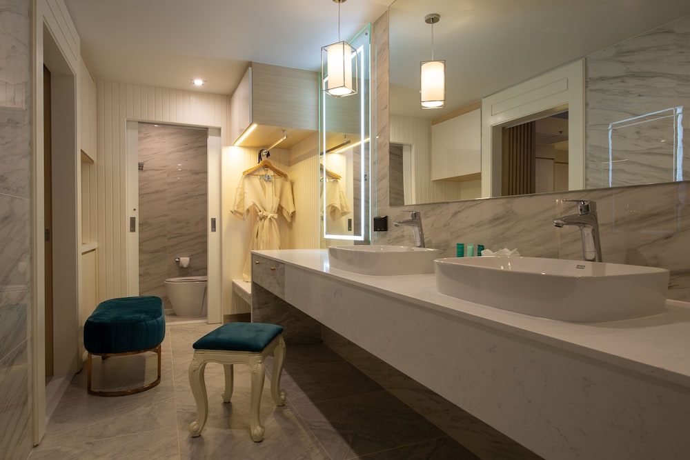 Deluxe Room (DEE Tower) - Photo 10