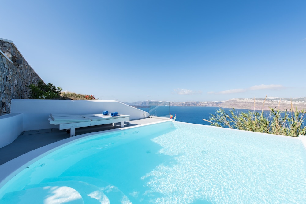 Junior Suite, Private Pool (Cliffside & Caldera View) - Photo 15