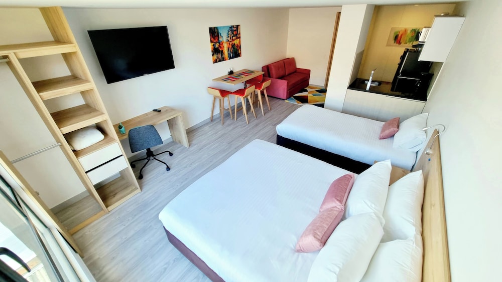 Loft Queen + Single Bed