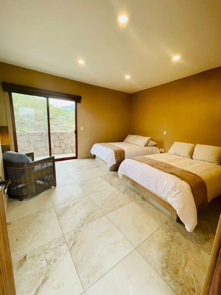 Family Suite, Balcony, Mountain View photo 1