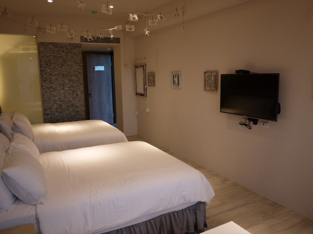 Quadruple Room, 2 Double Beds, Non Smoking photo 2