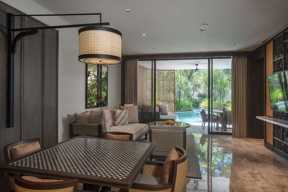 Deluxe Suite, 1 King Bed (Andaz, Lagoon Access)