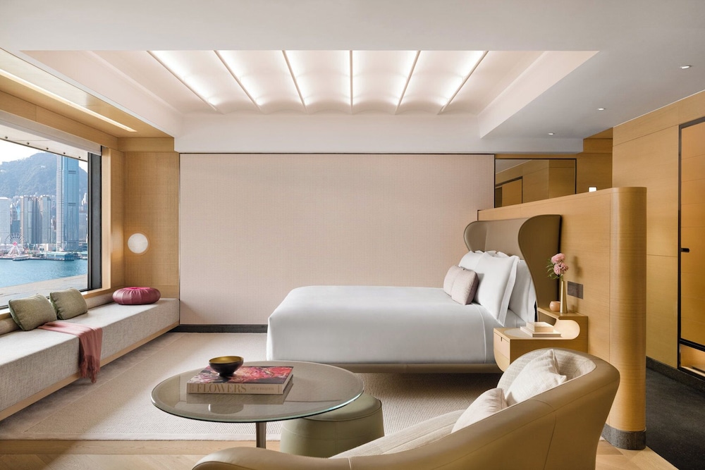 Club Studio Suite, 1 King Bed, Club Lounge Access, Harbor View (Daybed) thumbnail 5