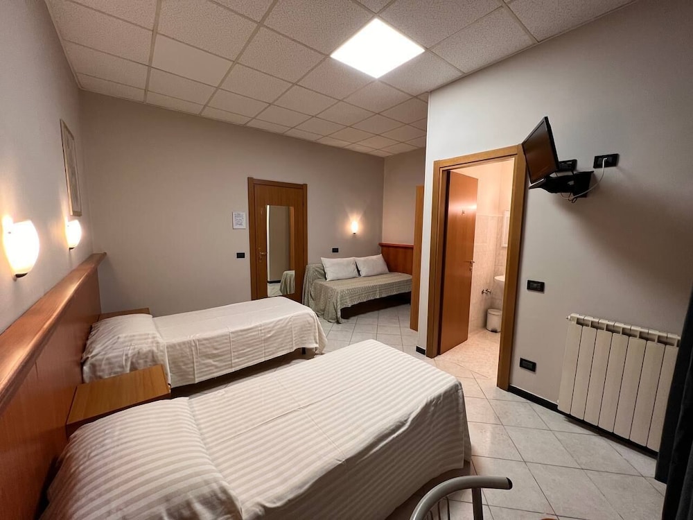 Economy Quadruple Room photo 1