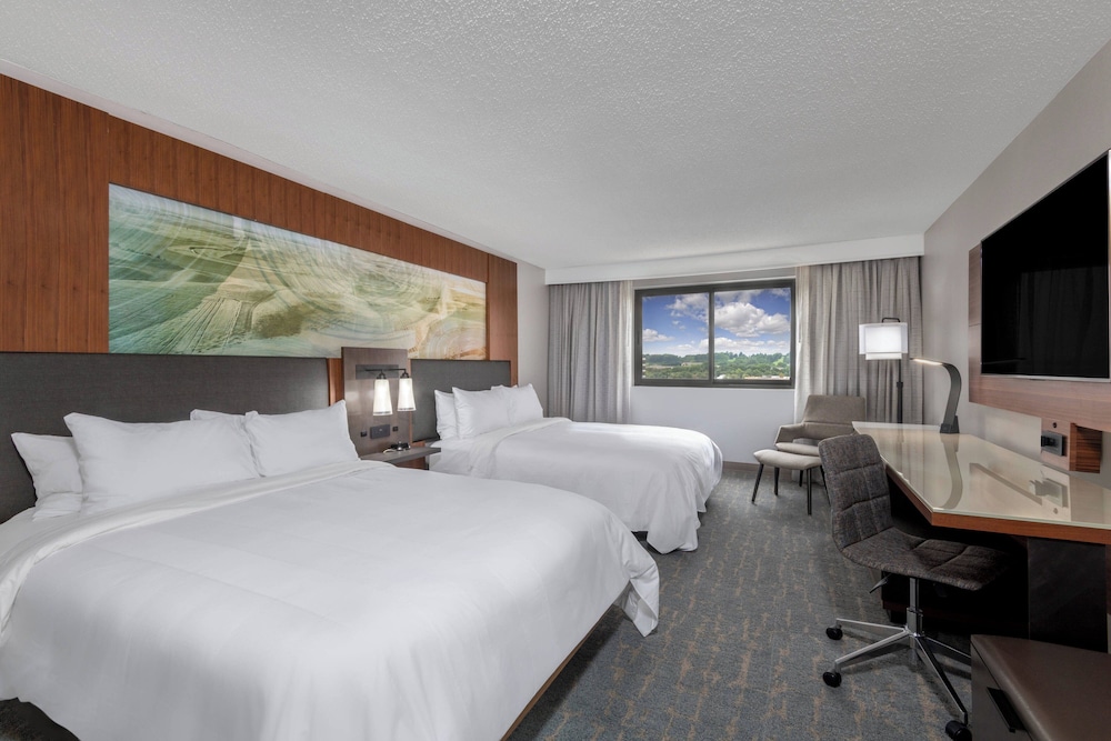 Room, 2 Queen Beds (Mobility Accessible, Roll-in Shower) photo 2