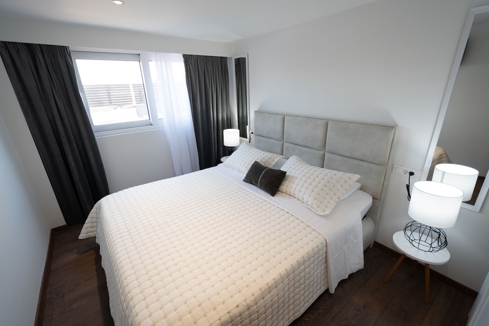 Double Room - Photo 4