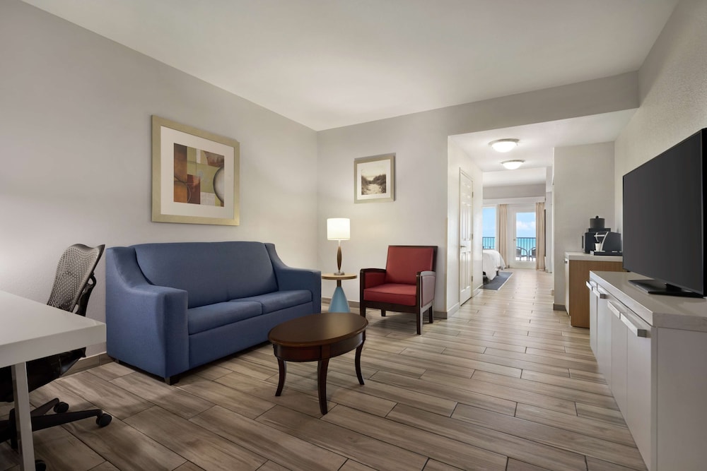 Accessible Junior Suite - Photo 1