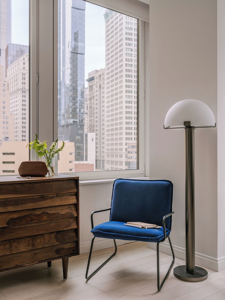 Superior Studio, 1 King Bed, City View photo 2