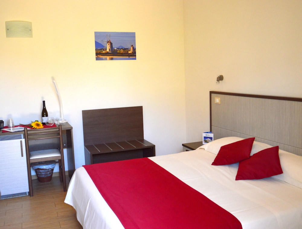 Economy Double Room photo 1