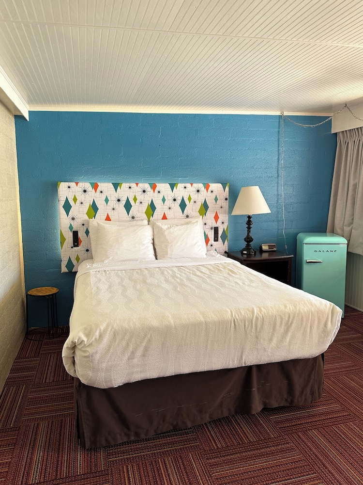 Standard Room, 1 Queen Bed
