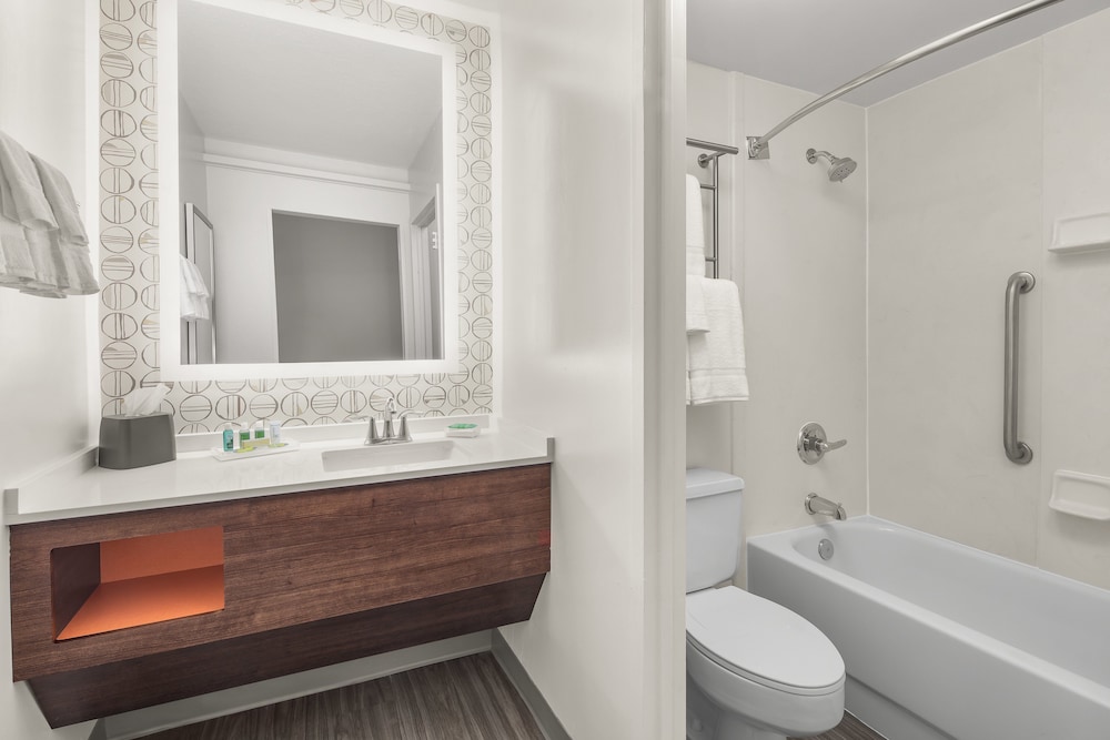 Suite, 1 King Bed (Scenic View) - Photo 8