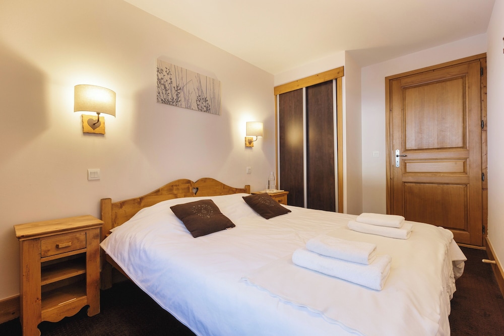 Family Apartment, Multiple Bedrooms, 2 Bathrooms (Vallorcine Loriaz 35 ski in / ski out)