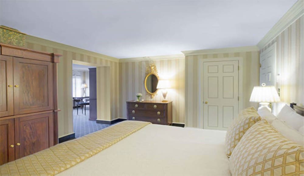 Junior Suite, 1 King Bed with Sofa bed