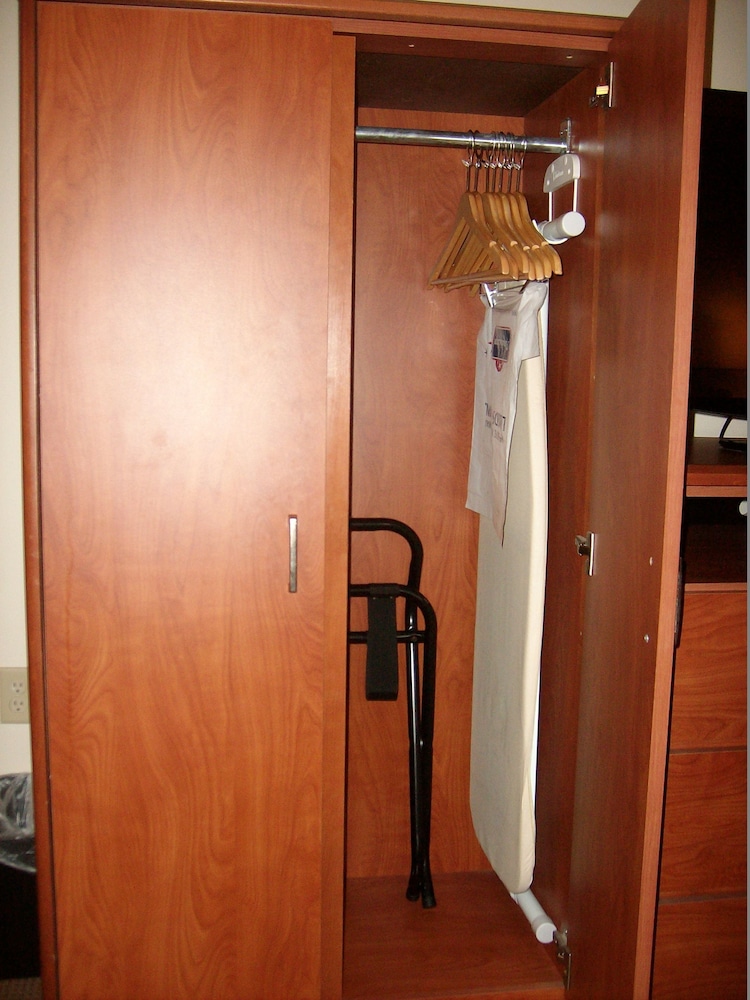 Studio Suite, 1 King Bed, Accessible, Non Smoking photo 3