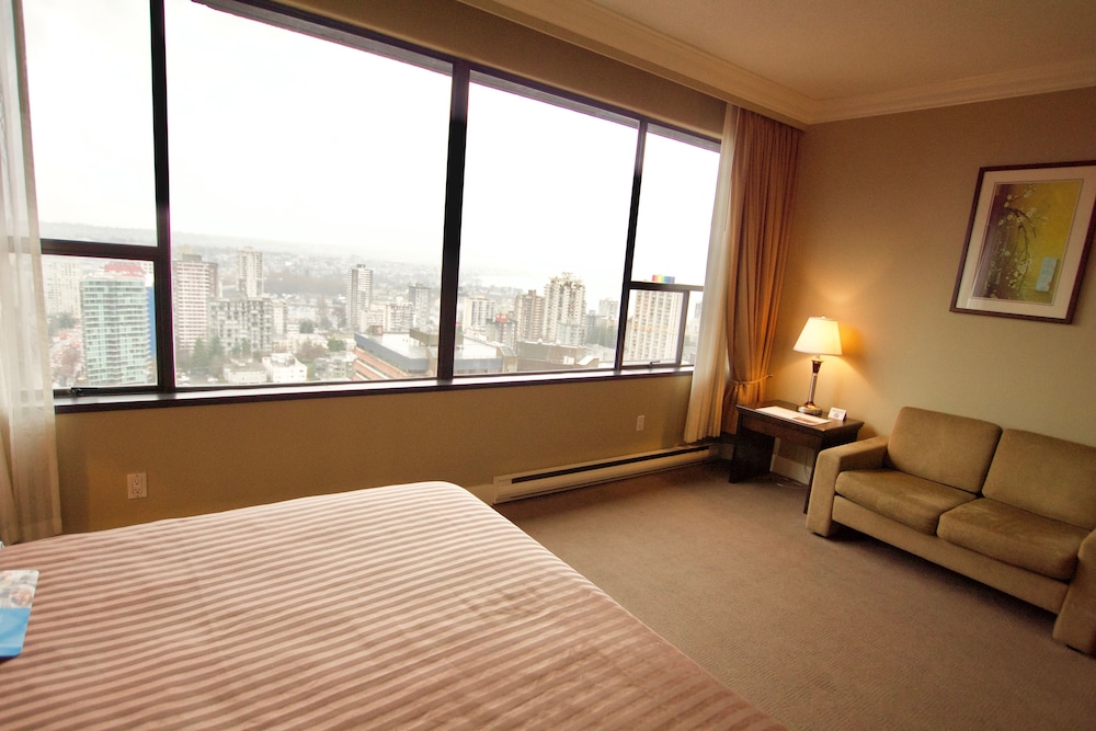Deluxe Studio Suite (Top Floor with premium amenities) - Photo 2