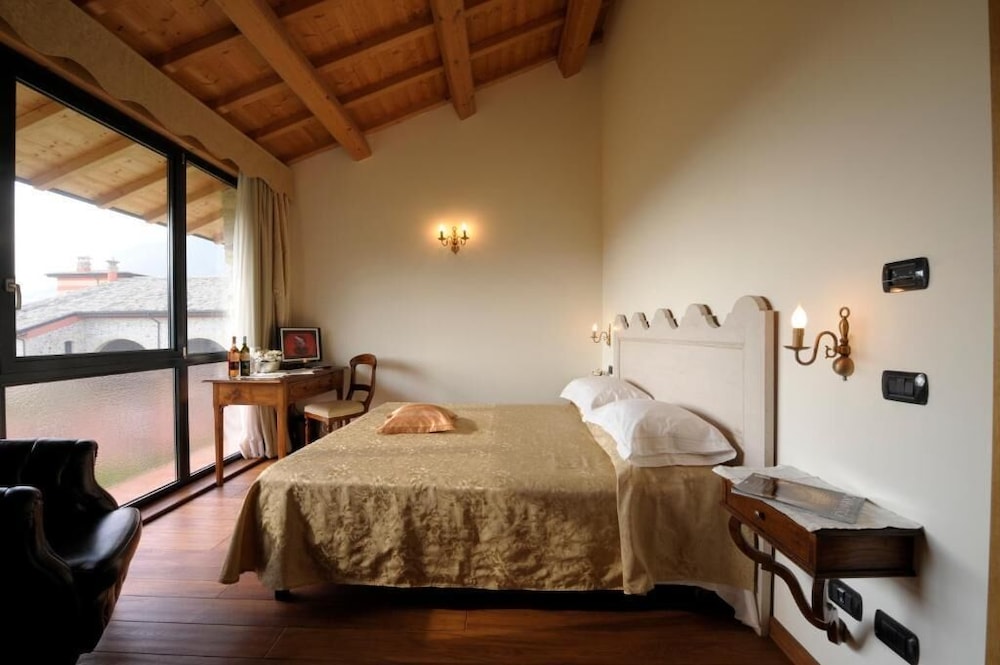 Suite, Garden View