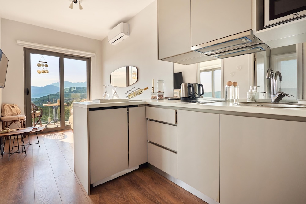 Apartment, 2 Bedrooms, Sea View photo 3
