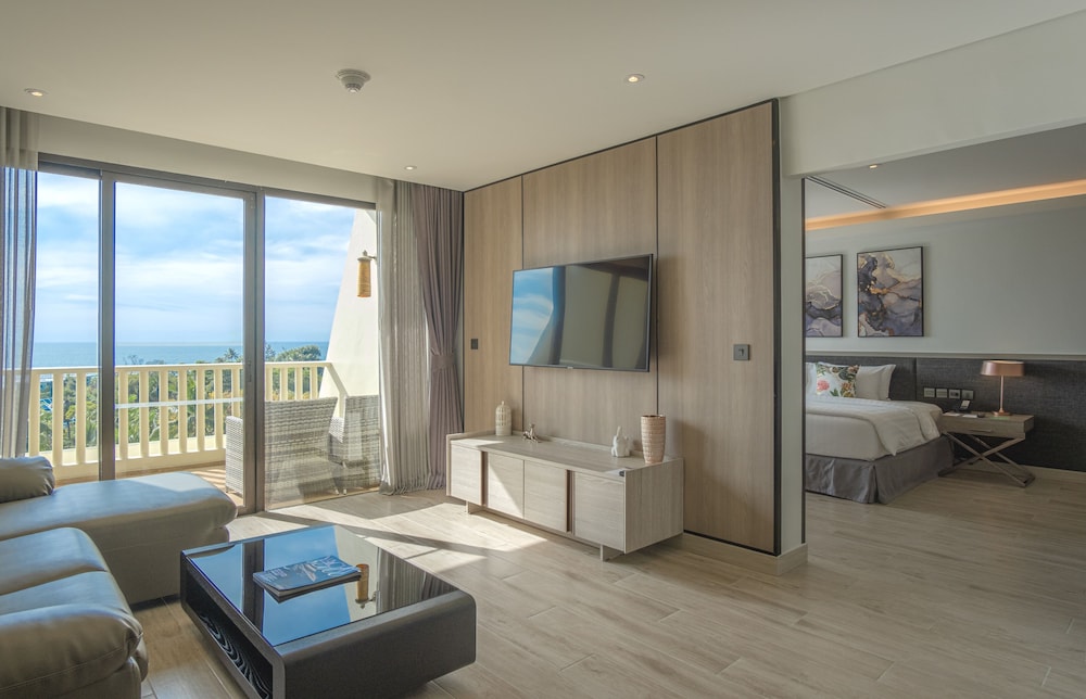 Paradox One-Bedroom Suite Seaview - Photo 1