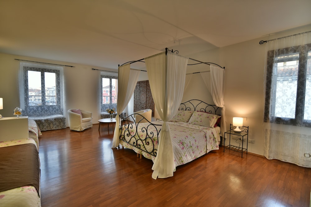 Panoramic Quadruple Room, Canal View photo 1