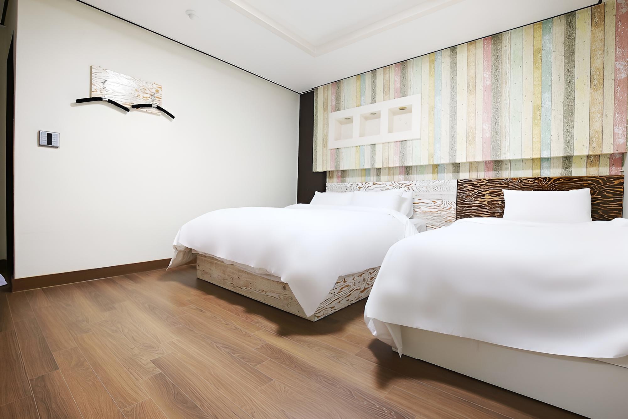 Room (Twin) - Photo 3