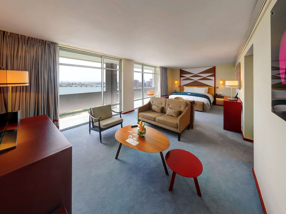 Junior Suite, 1 King Bed, Balcony
