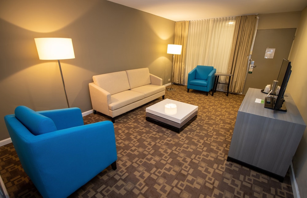 Suite, 1 King Bed (Additional Living Area) - Photo 4