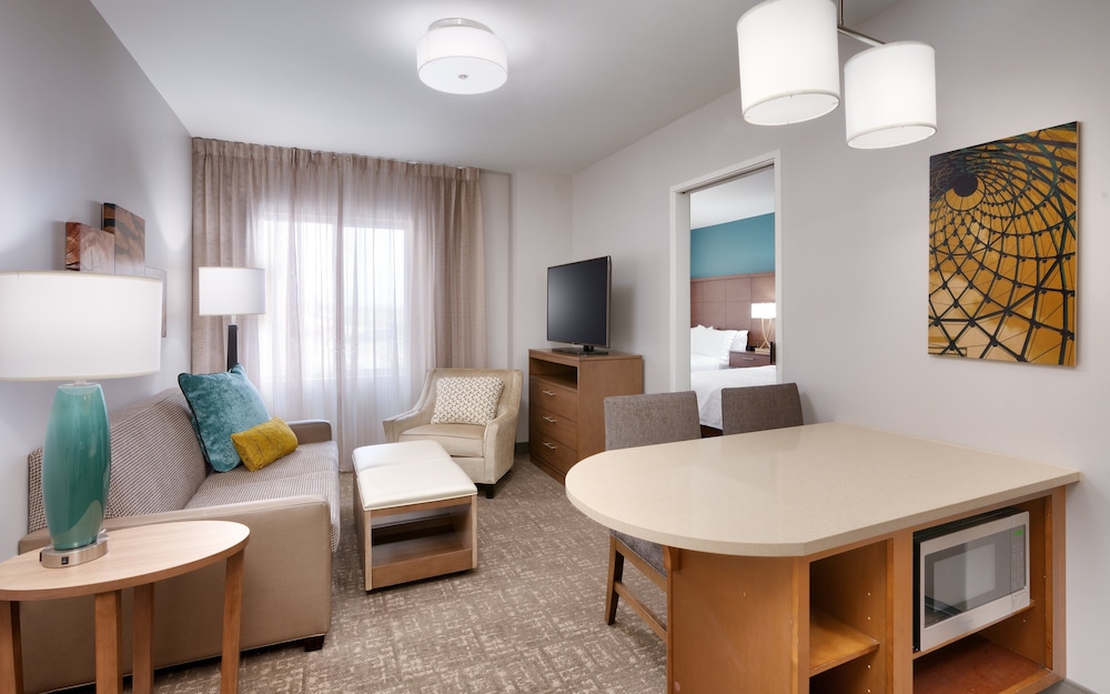 Suite, 2 Bedrooms, Accessible (1 King, 1 Qn, Comm, Tub) photo 1