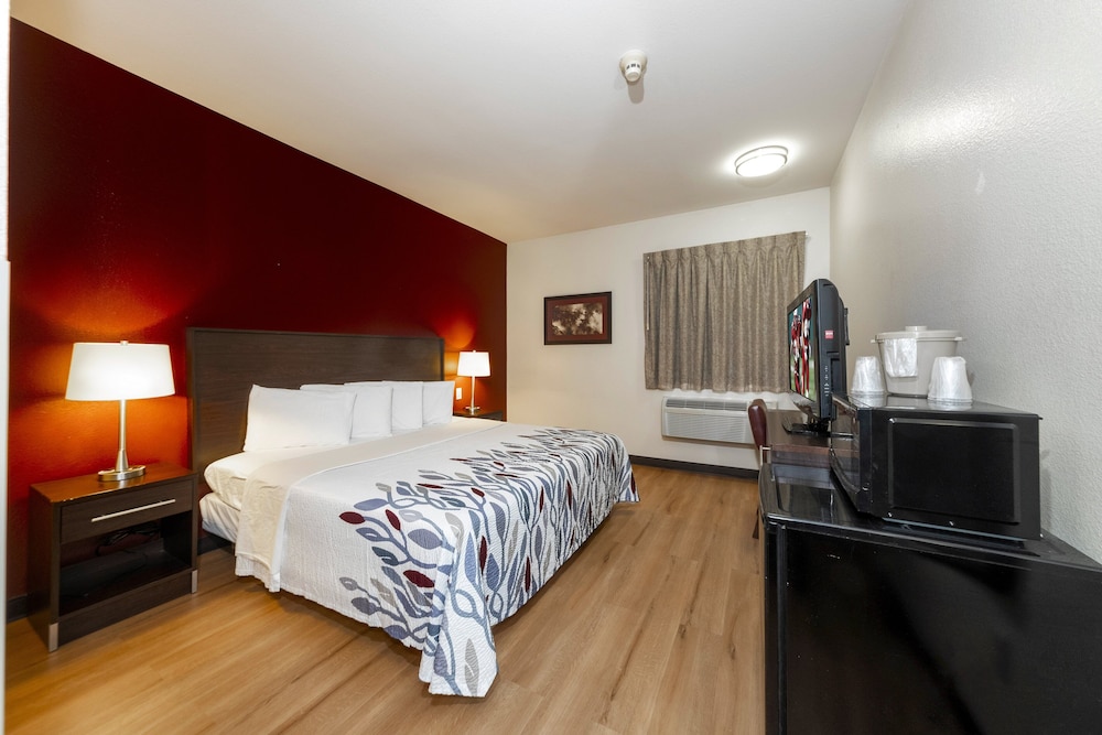 Deluxe Room, 1 King Bed, Accessible, Non Smoking (Roll-In Shower) - Photo 1