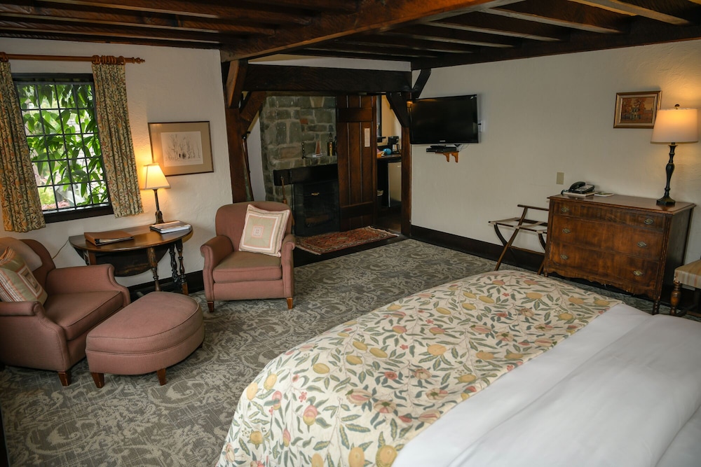 Manor House Up to 4 Person Occupancy - English Breakfast