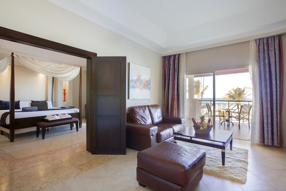 Elegance Club Ocean View Suite w/Jacuzzi - Adults Only
