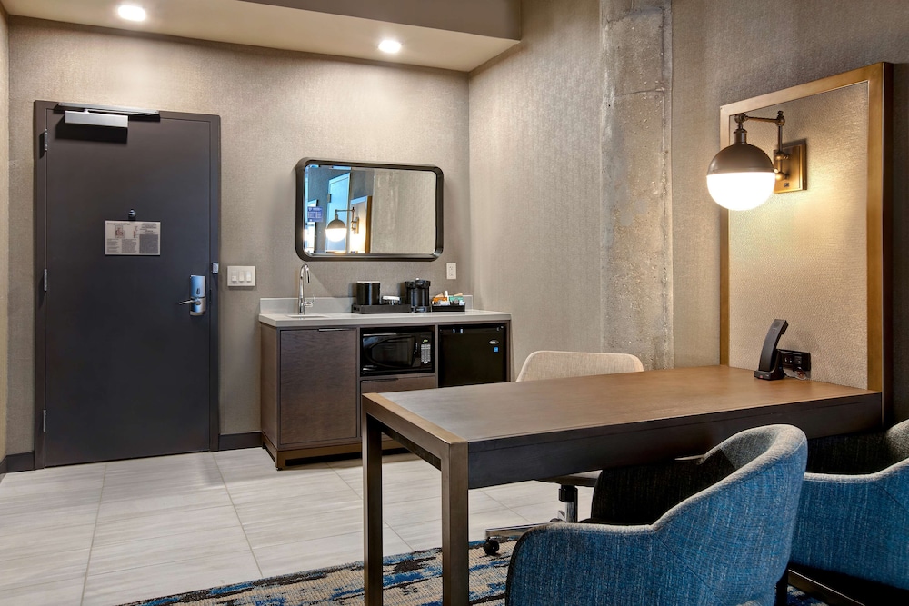 Suite, 2 Queen Beds - Photo 5