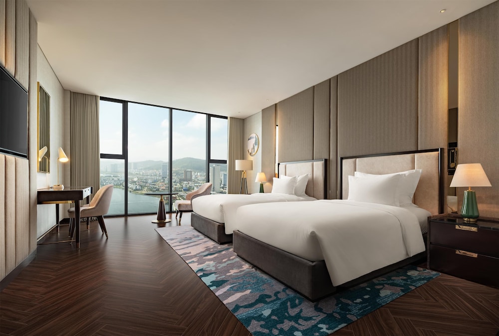 Deluxe Room, Lake View - Photo 2