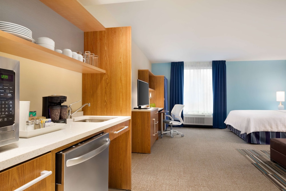 Studio, 1 King Bed, Accessible, Bathtub photo 3