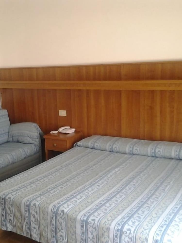 Family Quadruple Room, Multiple Beds - Photo 6