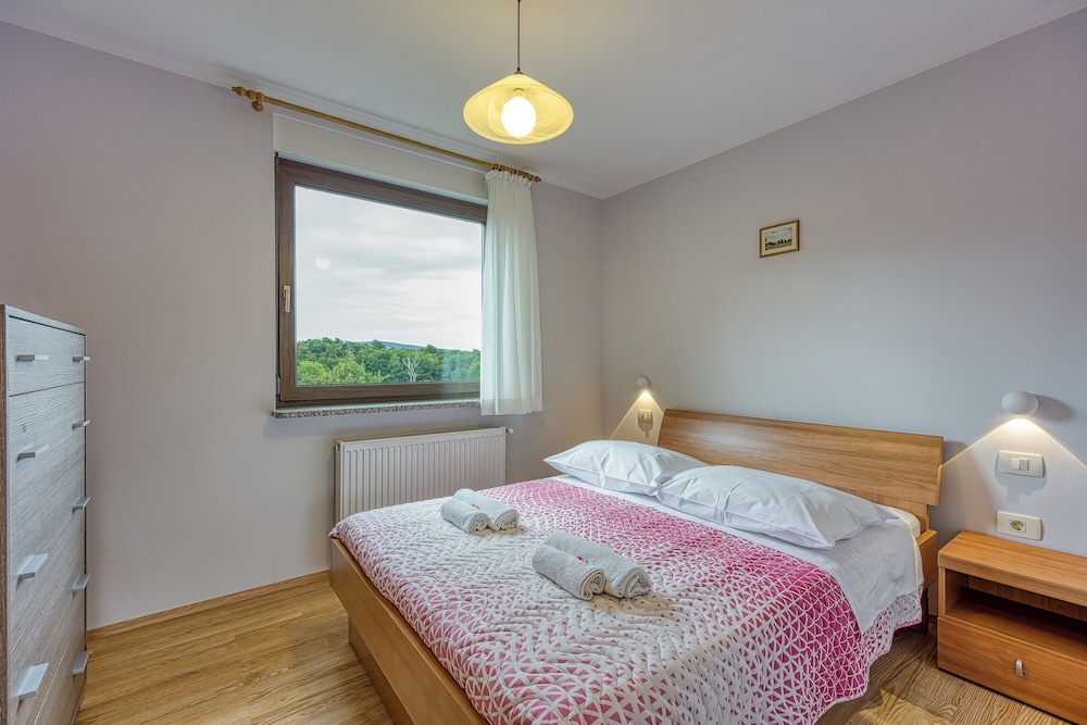 Family Apartment, Multiple Bedrooms (Cesar's Karst Apartment Teran) photo 1
