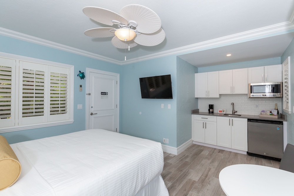 Studio, 1 Queen Bed, Kitchenette - Photo 3