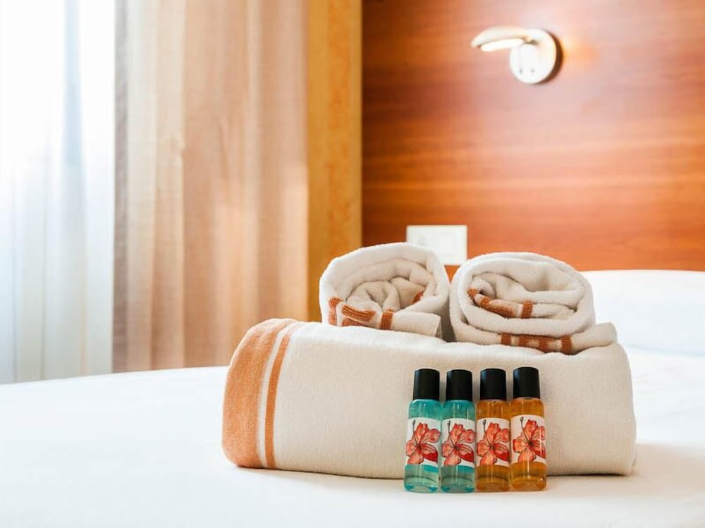 Double or Twin Room - Photo 2
