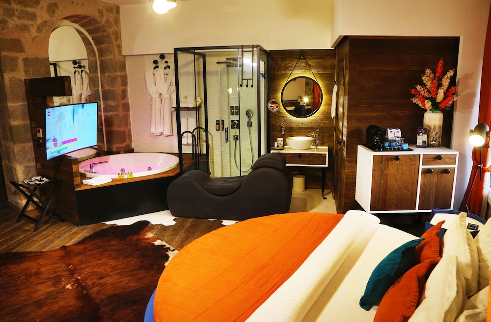 Deluxe Suite photo 1