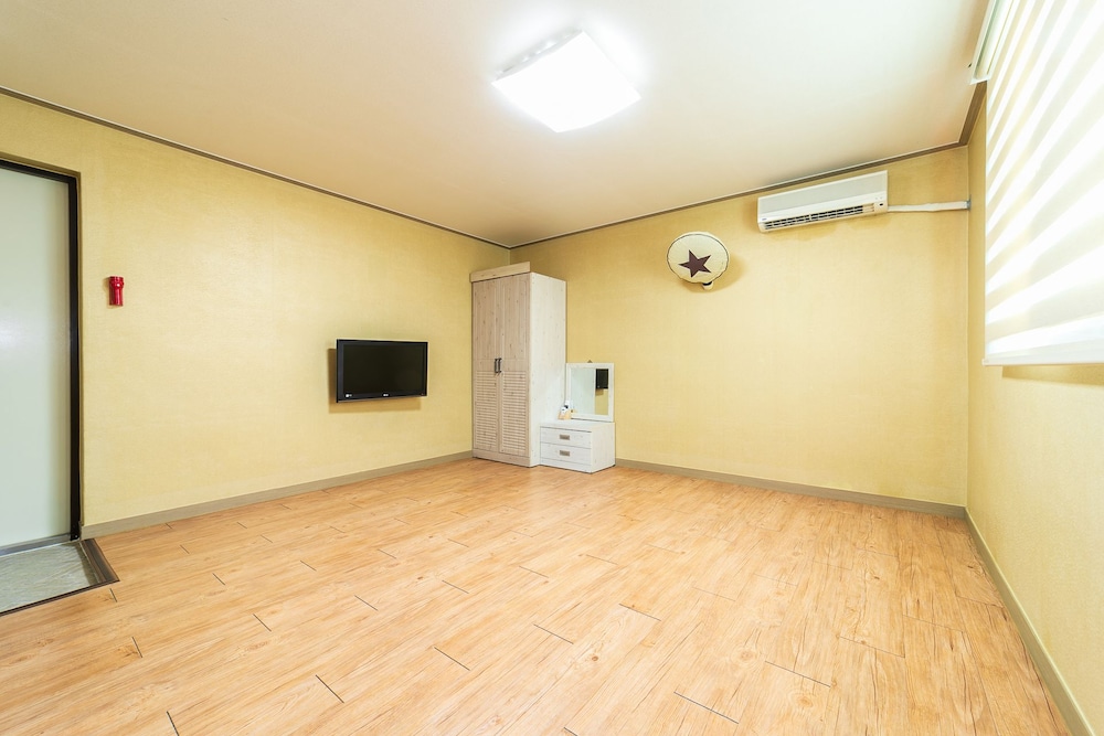 Family Room (Ondol - No in-room BBQ) photo 1