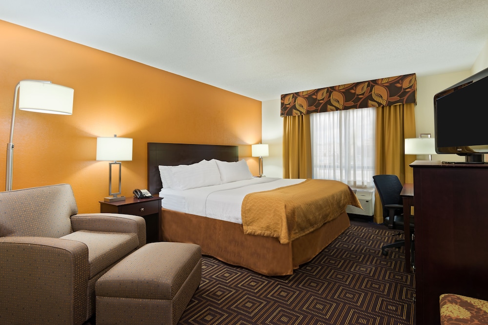 Standard Room, 1 King Bed, Ground Floor - Photo 1