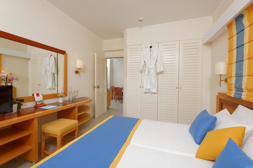 Family Room, Sea View photo 2