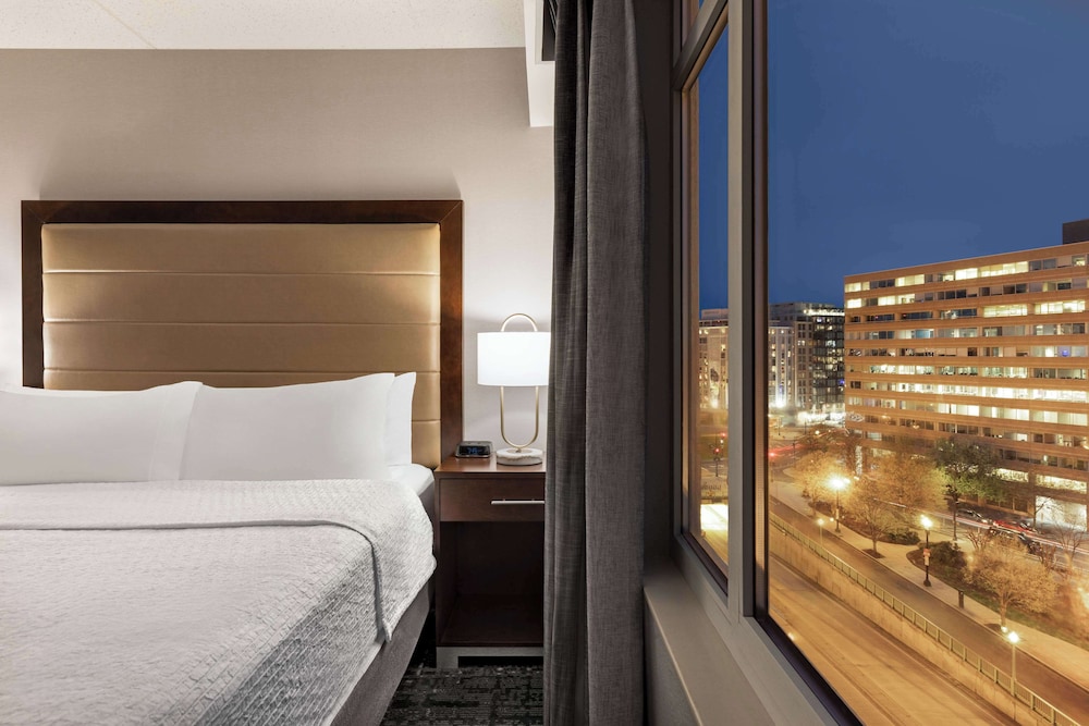 Suite, 1 King Bed with Sofa bed, City View (1 Bedroom) - Photo 1